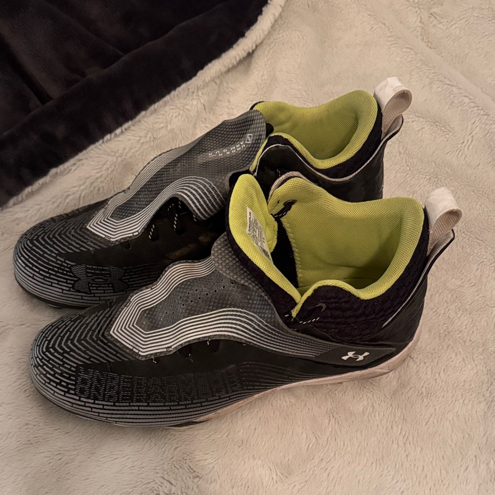 Under Armour Black/gray Football Cleats with Lime Green Lining